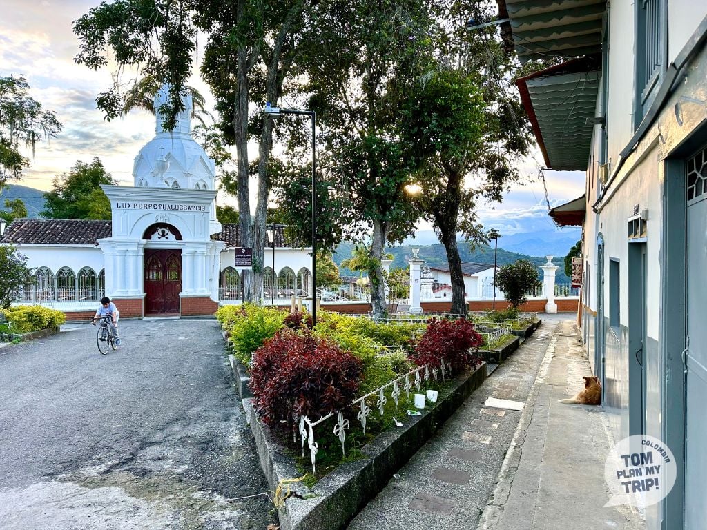 Salamina city tour cimetery