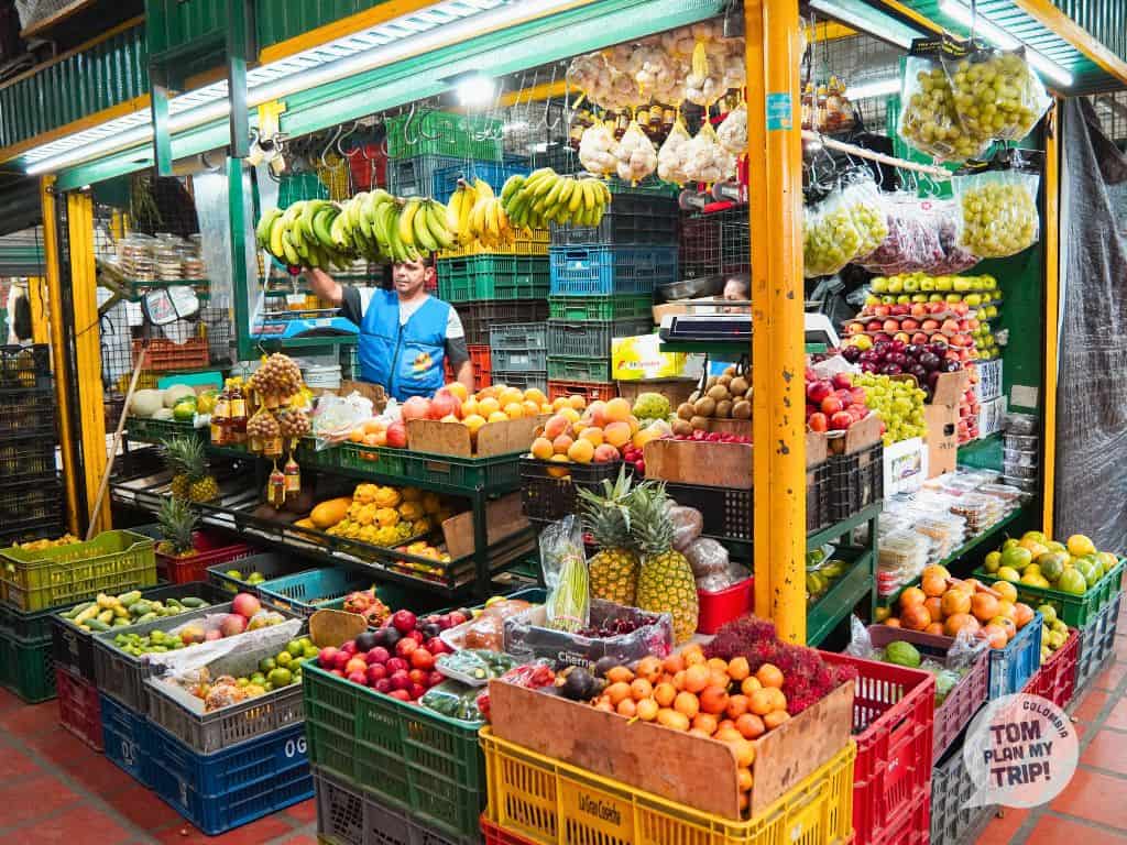 Fruits Tour in La Minorista Market Medellin Antioquia Colombia (1)